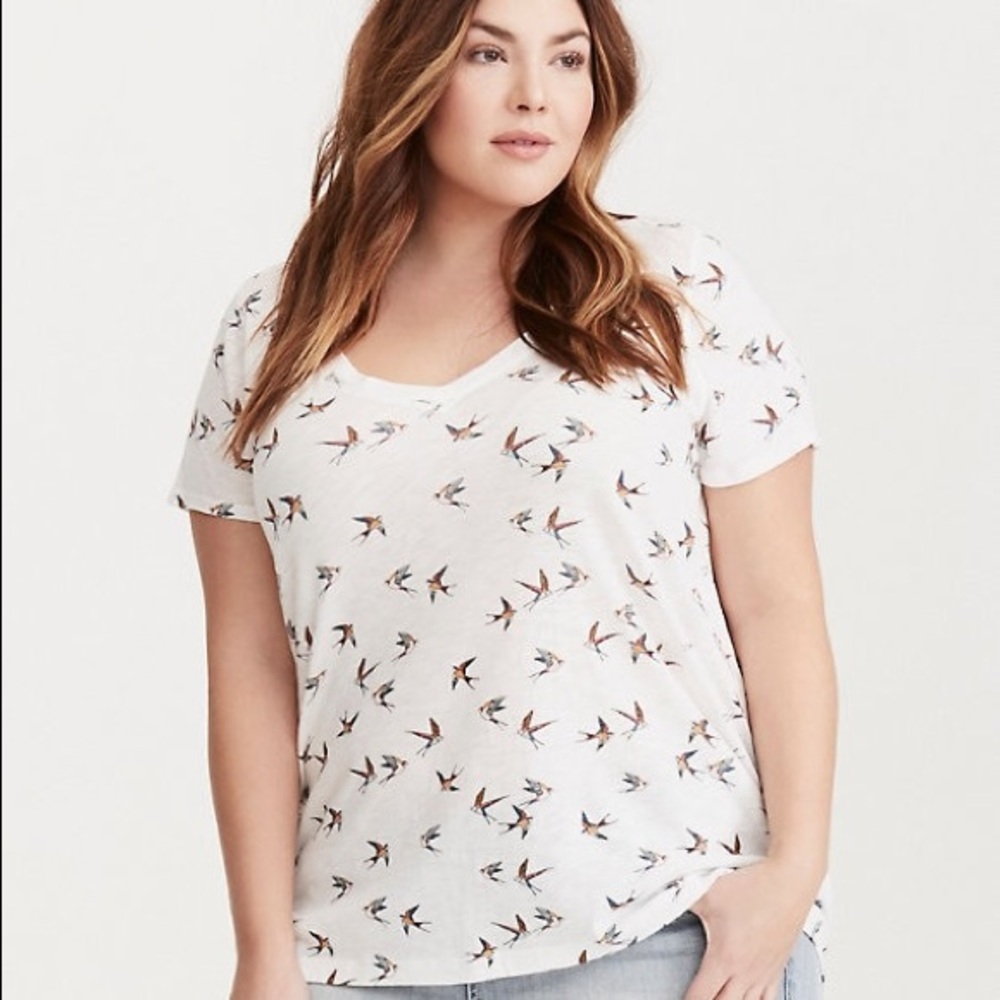 Torrid t-shirt size 4 with bird pattern